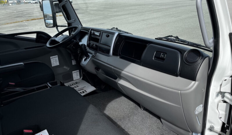 
								2018 Mitsubishi Fuso full									
