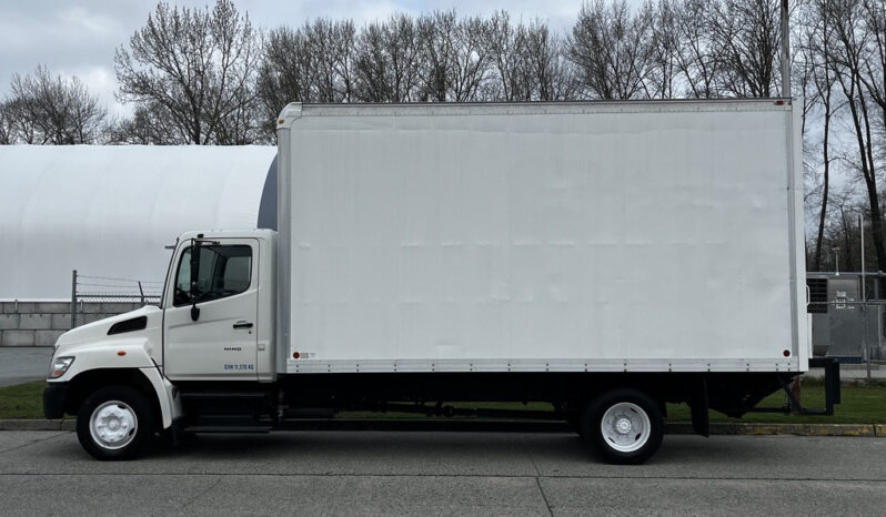 
								2006 Hino 268 full									