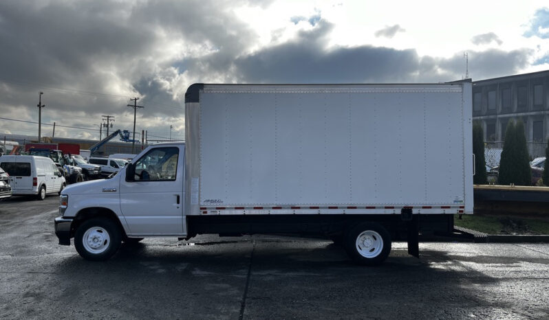 
								2021 Ford E-450 Super Duty full									