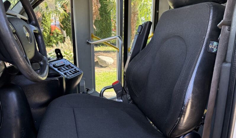 
								2013 Chevrolet Express 4500 full									