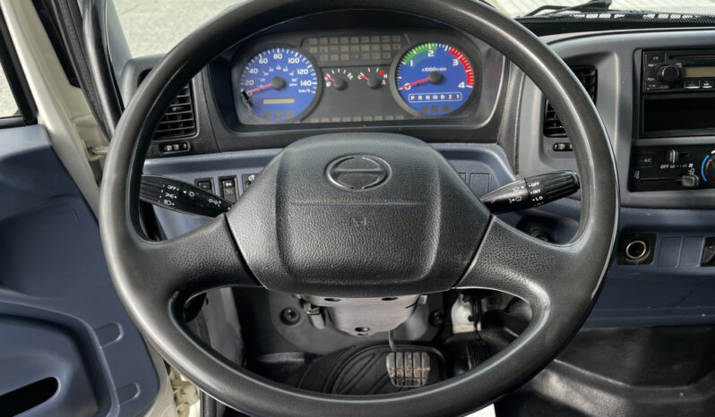 
								2006 Hino 268 full									