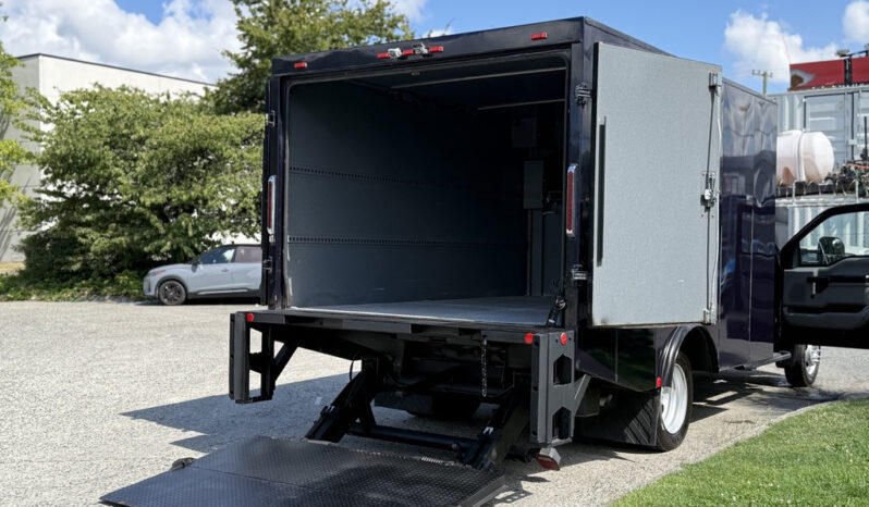 
								2017 Ford F-550 full									