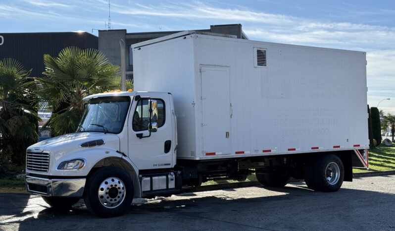 
								2011 Freightliner M2 106 full									