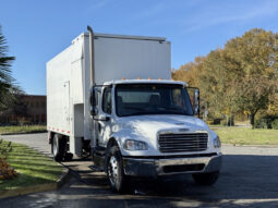 
										2011 Freightliner M2 106 full									