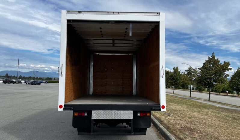
								2018 Mitsubishi Fuso full									