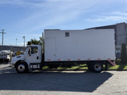 
										2011 Freightliner M2 106 full									