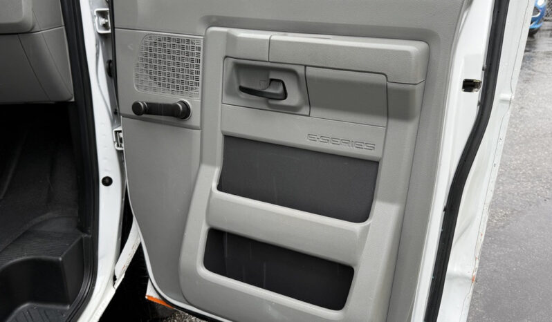 
								2013 Ford Econoline full									