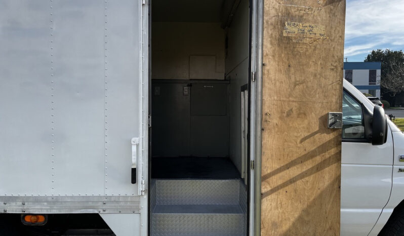 
								2013 Ford Econoline full									
