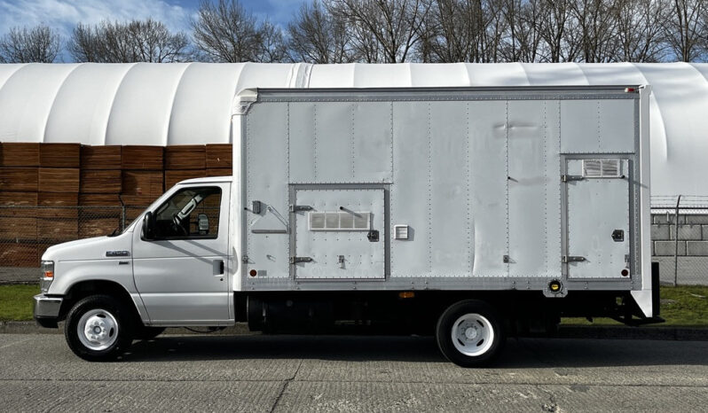 
								2013 Ford Econoline full									