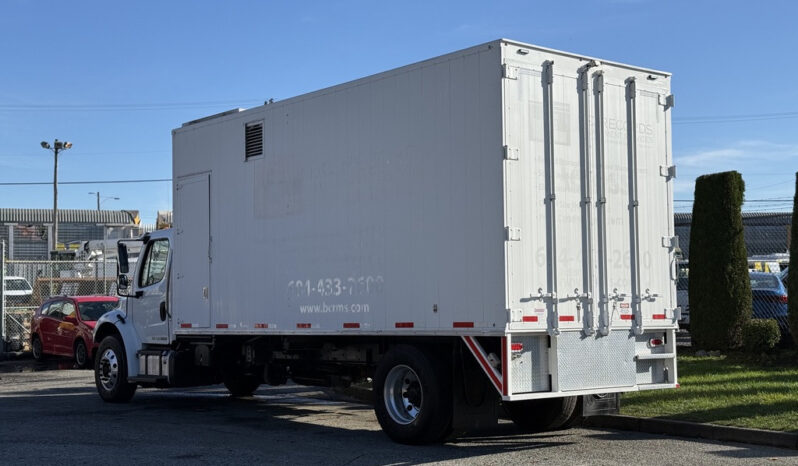 
								2011 Freightliner M2 106 full									