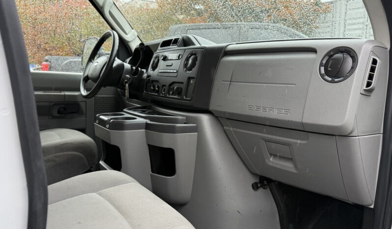 
								2013 Ford Econoline full									