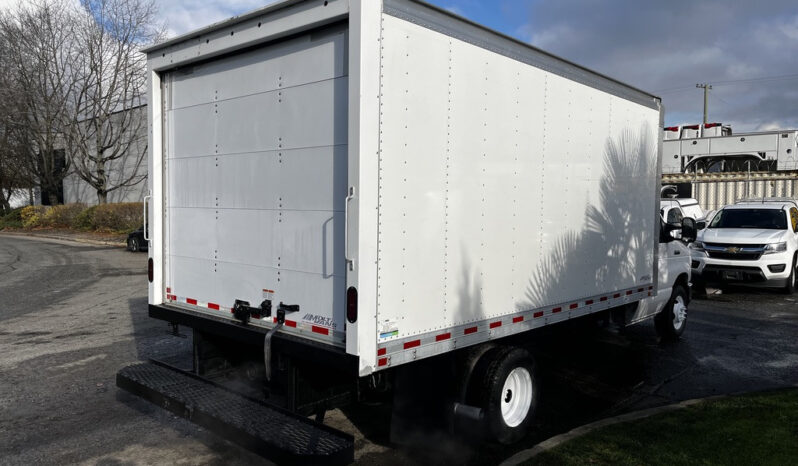 
								2021 Ford E-450 Super Duty full									