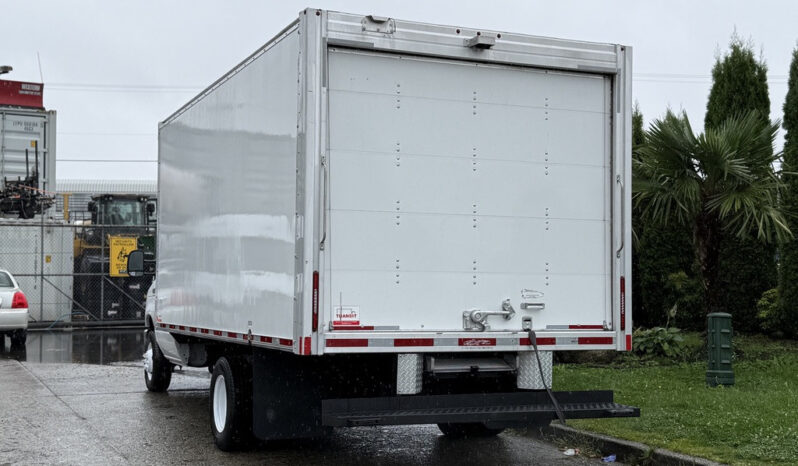 
								2022 Ford E-450 Super Duty full									