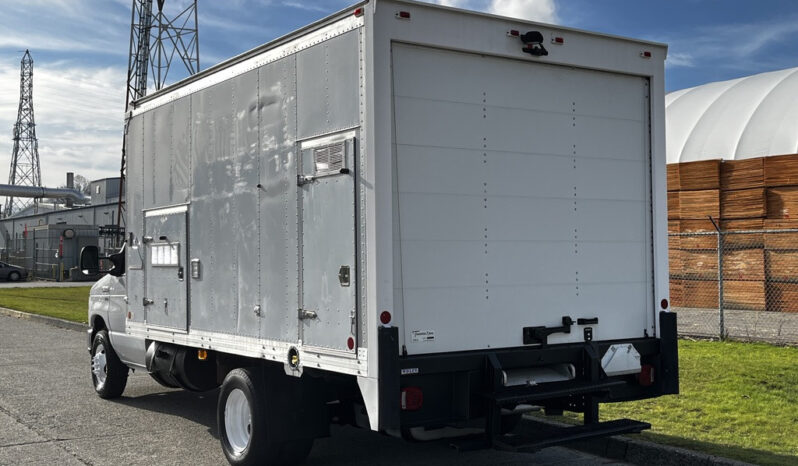 
								2013 Ford Econoline full									