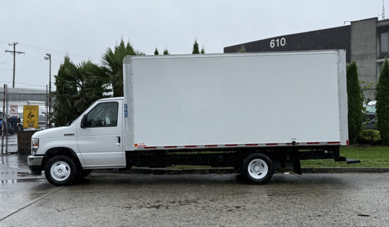 
								2022 Ford E-450 Super Duty full									
