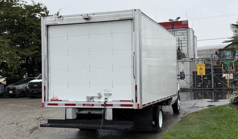 
								2022 Ford E-450 Super Duty full									