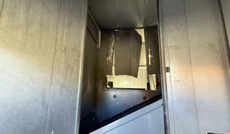 
								2011 Freightliner M2 106 full									