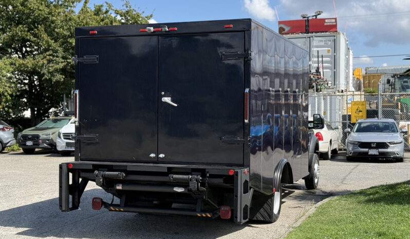 
								2017 Ford F-550 full									