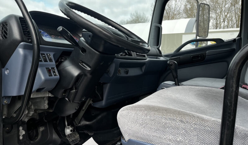 
								2006 Hino 268 full									