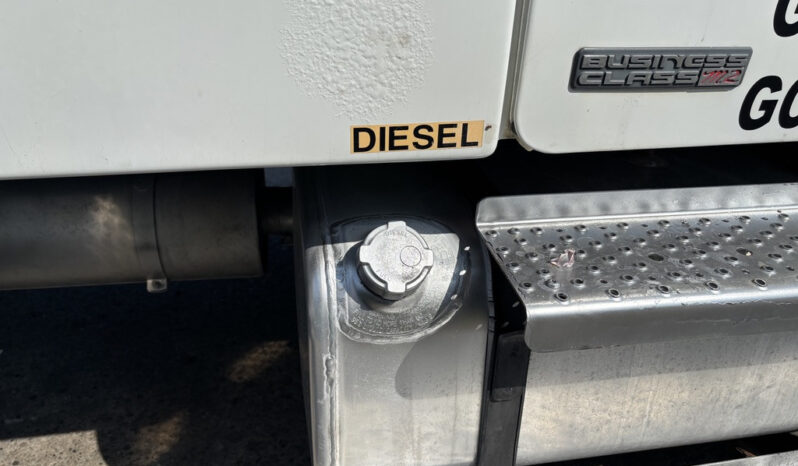 
								2004 Freightliner M2 106 full									