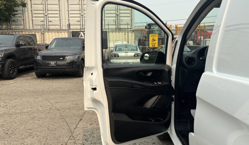 
								2022 Mercedes-Benz Metris full									