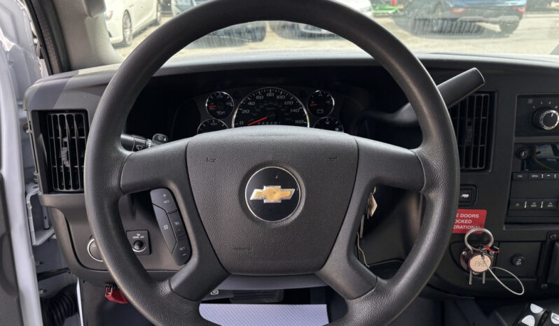 
								2020 Chevrolet Express 4500 full									