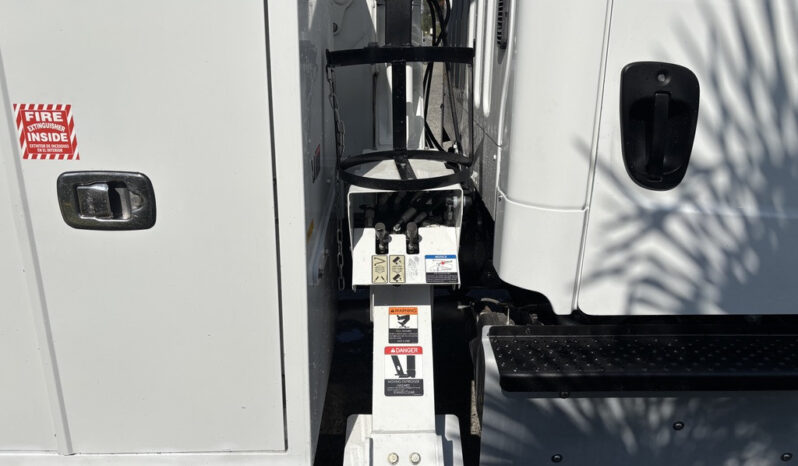 
								2019 Freightliner M2 106 full									