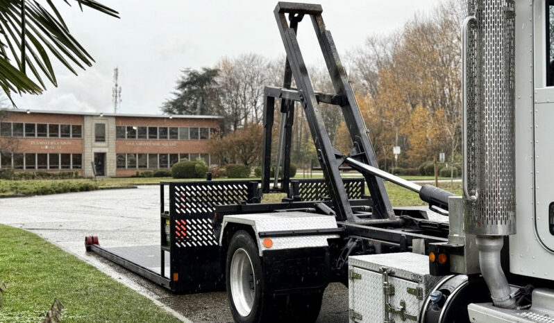 
								2020 Peterbilt 330 full									