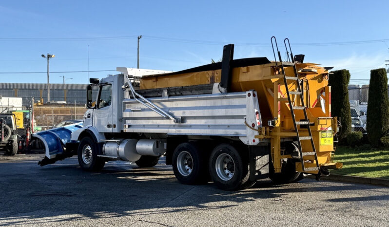 
								2005 Volvo VHD full									