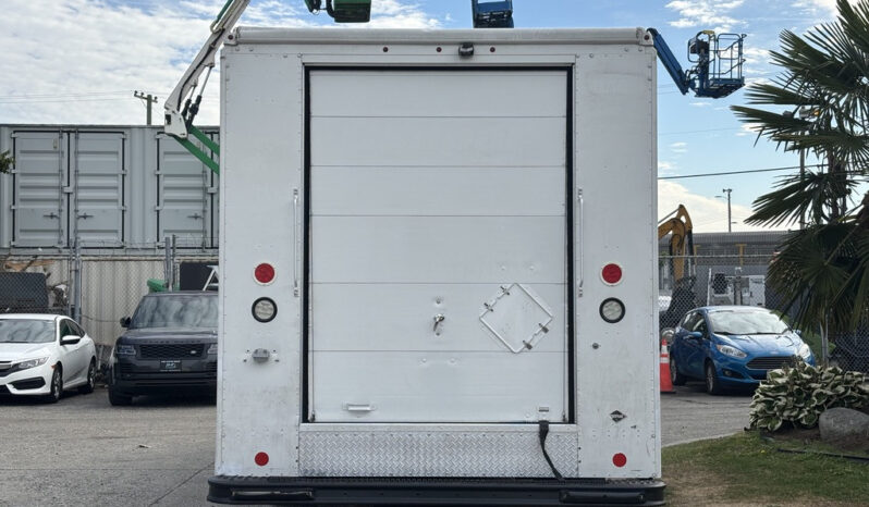 
								2018 Ford E-450 Super Duty full									