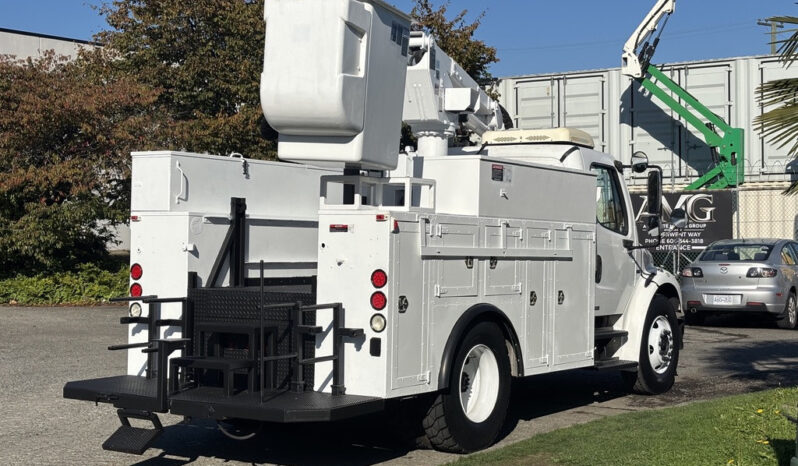 
								2005 Freightliner M2 106 full									