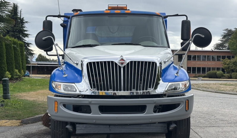 
								2013 International DuraStar full									