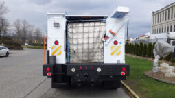 
										2006 Freightliner M2 106 full									