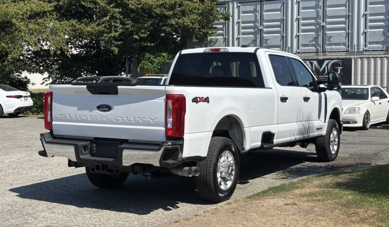 
								2023 Ford F-350 Super Duty full									