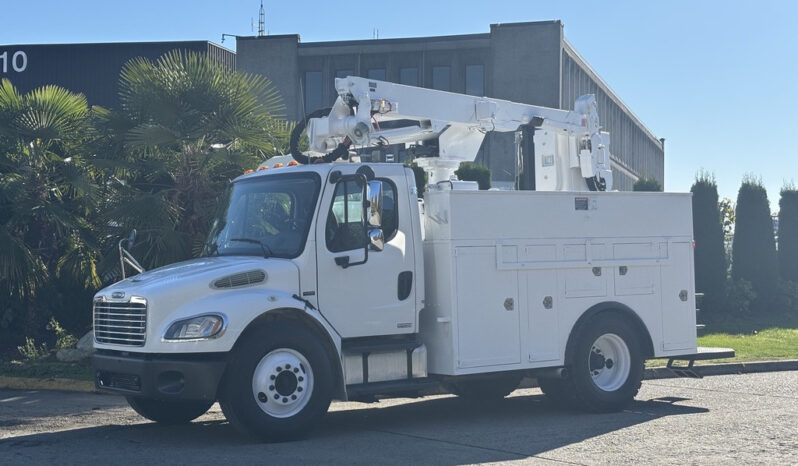 
								2005 Freightliner M2 106 full									