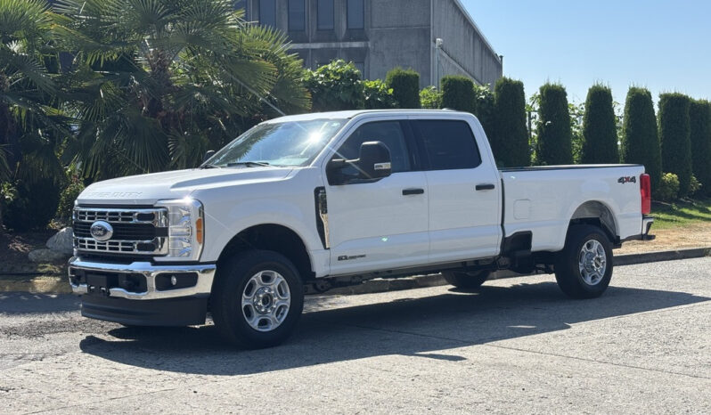 
								2023 Ford F-350 Super Duty full									