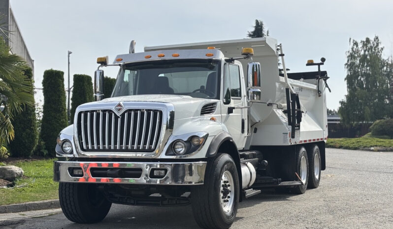
								2013 International 7400 full									