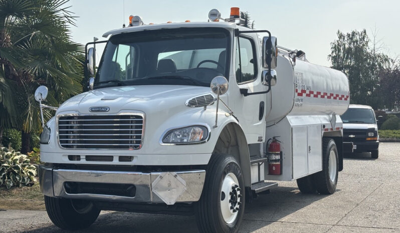 
								2010 Freightliner M2 106 full									
