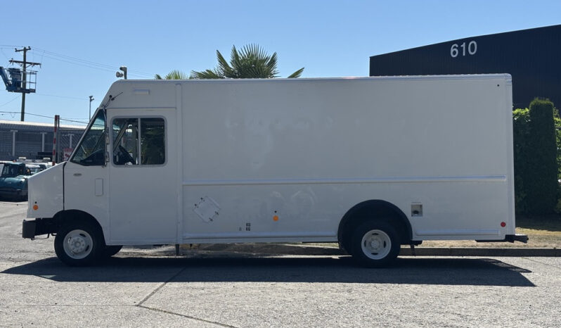 
								2011 Ford E-450 Super Duty full									