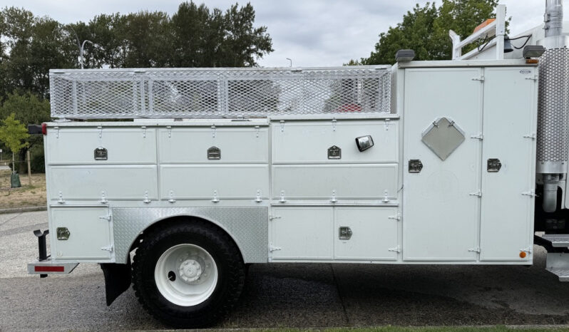 
								2005 Freightliner M2 106 full									