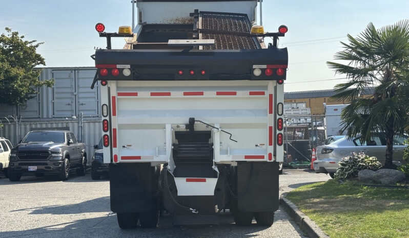 
								2013 International 7400 full									