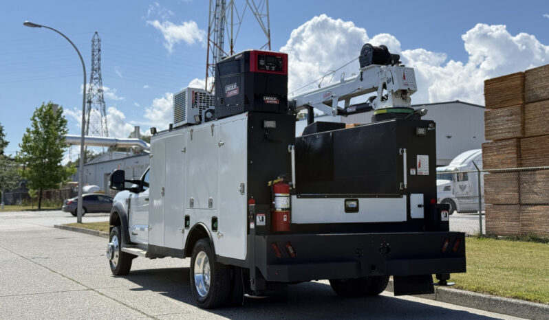 
								2023 Ford F-550 Super Duty full									