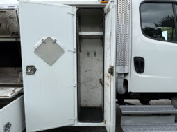 2005 Freightliner M2 106
