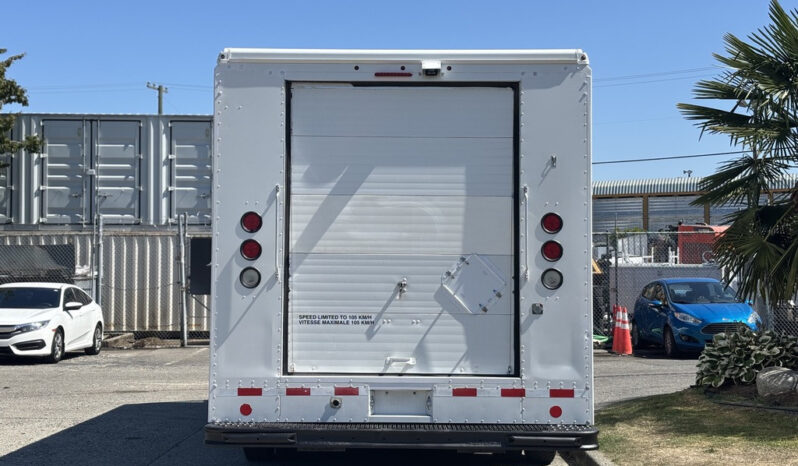 
								2011 Ford E-450 Super Duty full									