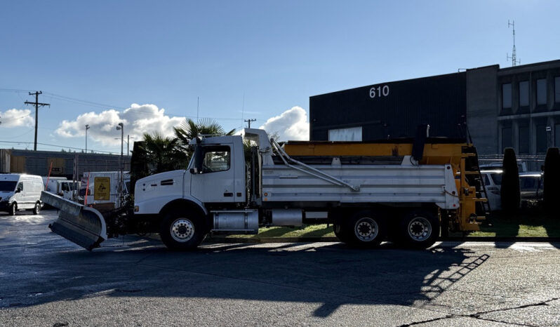 
								2005 Volvo VHD full									