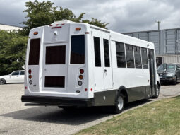 
										2020 Chevrolet Express 4500 full									