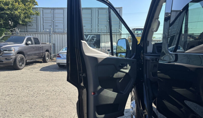 
								2025 Ford Transit full									