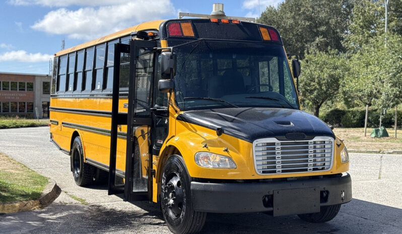 
								2011 Freightliner M2 106 full									