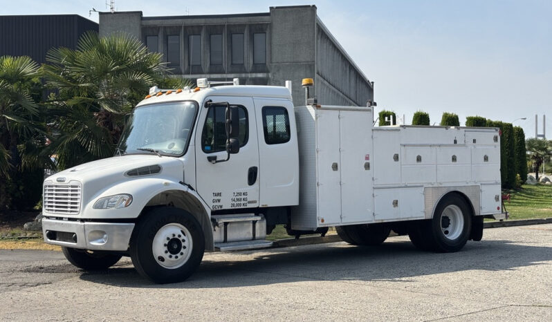 
								2004 Freightliner M2 106 full									