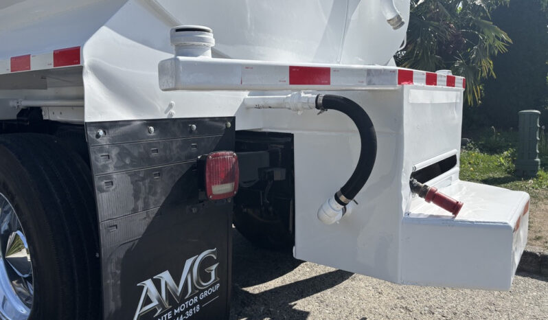 
								2014 Freightliner M2 106 full									